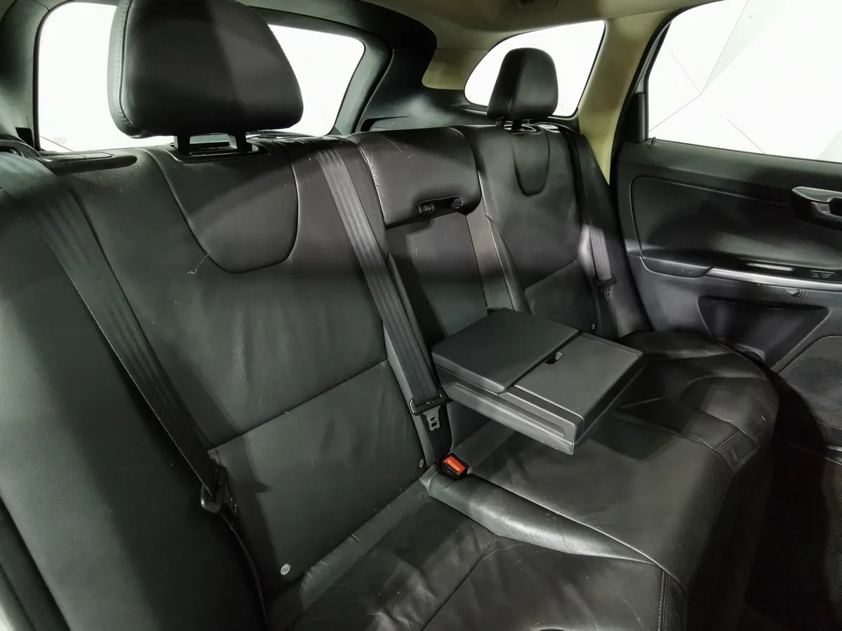 Volvo XC60 2.4 D5 Geartronic AWD (215 л.с.) Белый в АВИЛОН. Слайд №15
