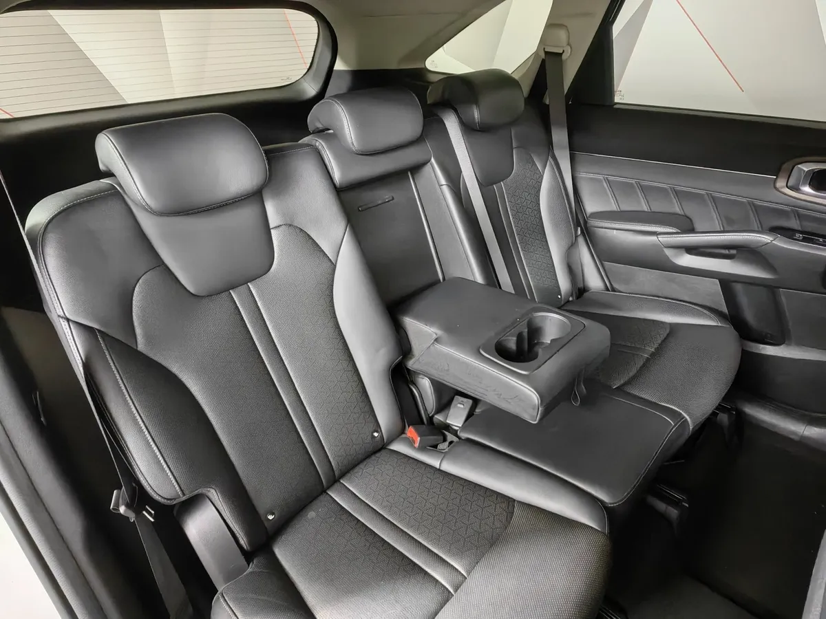 Kia Sorento 2.5 MPI 4WD AT (180 л.с.) Luxe Белый в АВИЛОН. Слайд №16