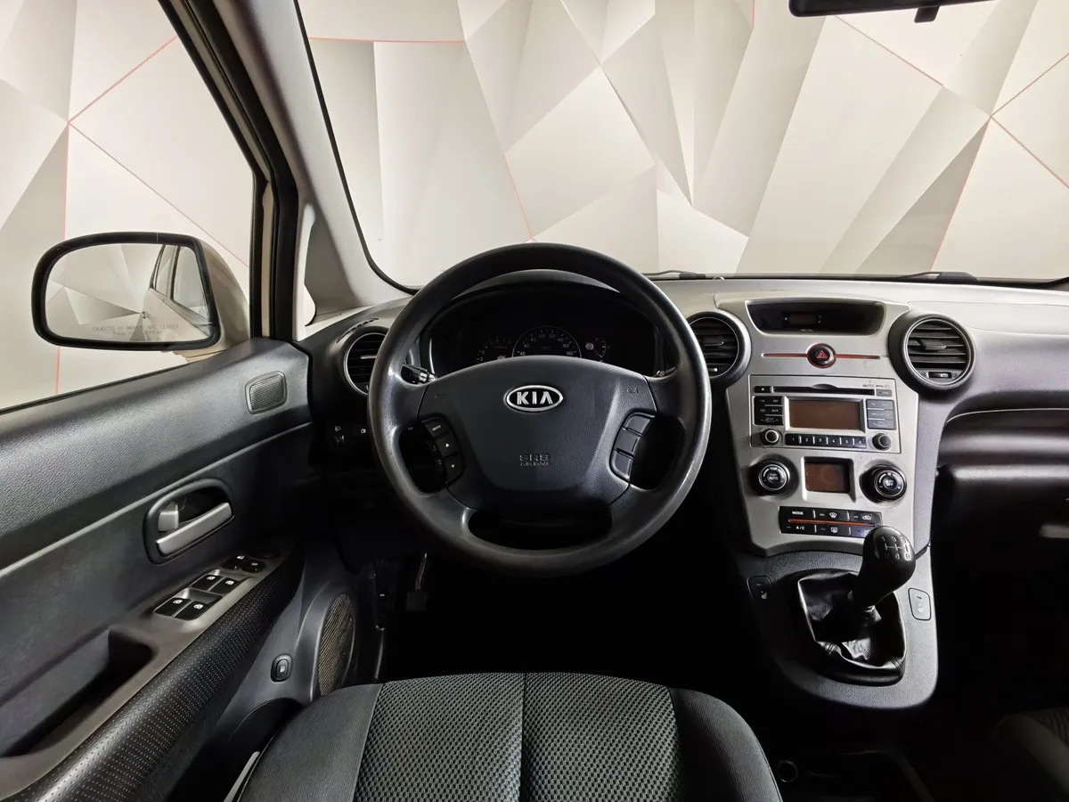 Kia Carens 2.0 MT (137 л.с.) Бежевый в АВИЛОН. Слайд №19