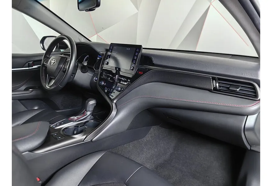 Toyota Camry 2.5 AT (200 л.с.) GR-SPORT Белый в АВИЛОН. Слайд №13