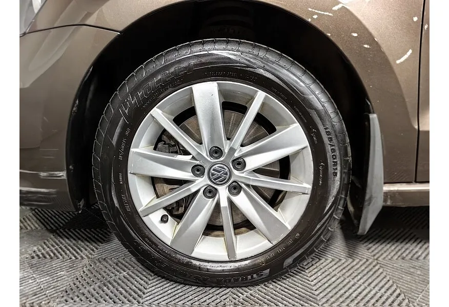 Volkswagen Polo 1.6 MPI AT (110 л.с.) Highline Коричневый в АВИЛОН. Слайд №9