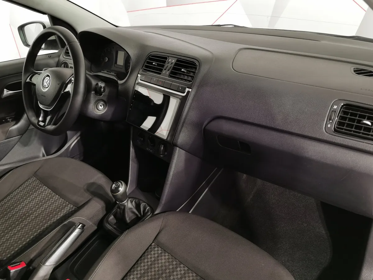 Volkswagen Polo 1.6 MT (105 л.с.) Trendline Белый в АВИЛОН. Слайд №12