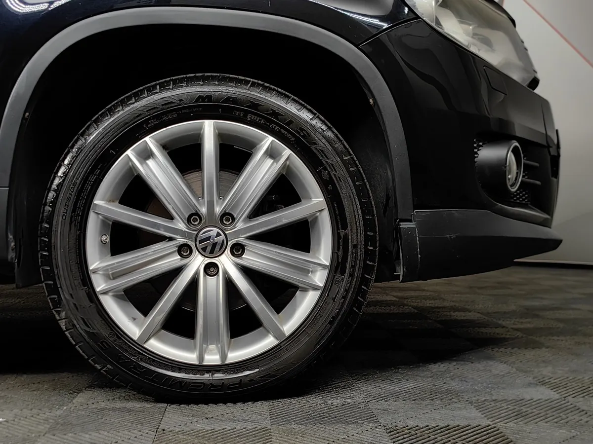 Volkswagen Tiguan 2.0 TSI 4Motion AT (170 л.с.) Sport&Style Серый в АВИЛОН. Слайд №9