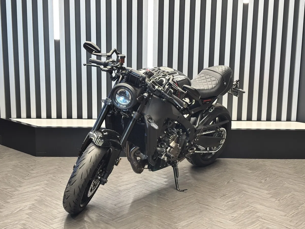 АВИЛОН - Yamaha XSR900 888 см³ (120 л.с.) (120) 888 Черный - slide 10160000