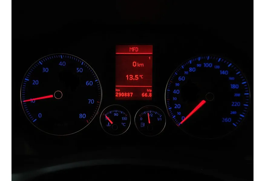 Volkswagen Jetta 1.6 MT (102 л.с.) Trendline Черный в АВИЛОН. Слайд №11