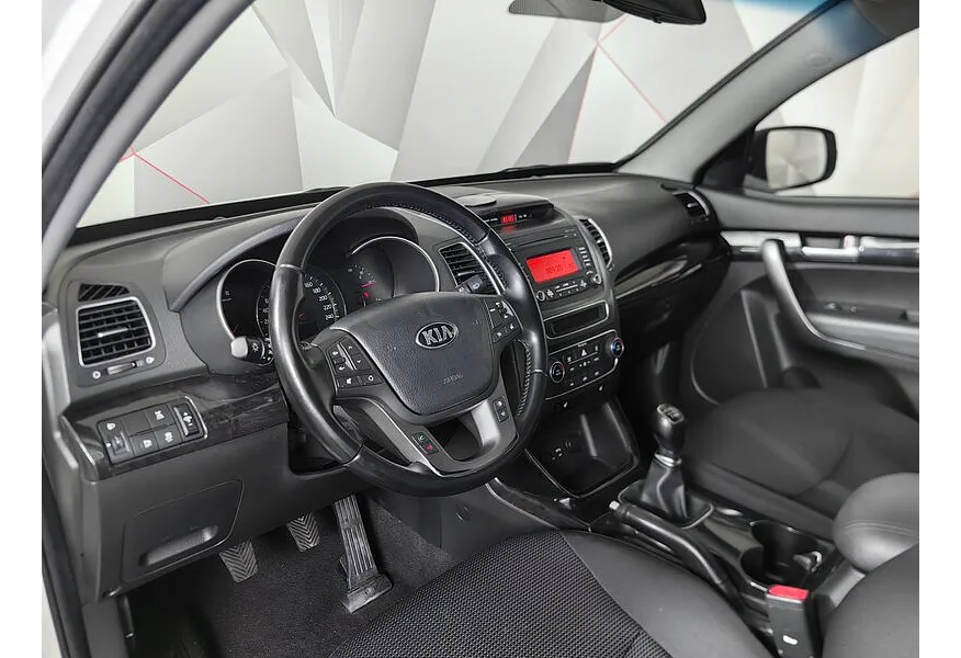Kia Sorento 2.4 MT 4WD (174 л.с.) Белый в АВИЛОН. Слайд №18