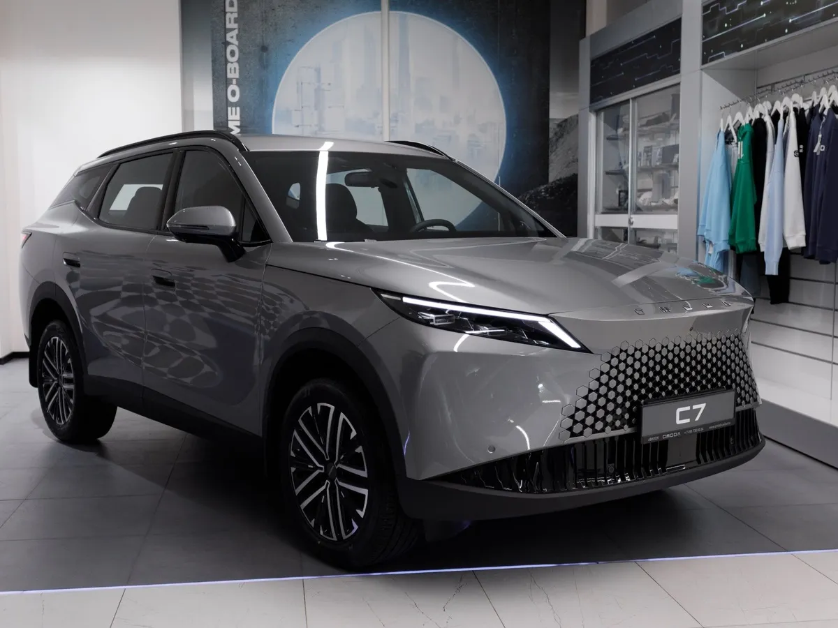 OMODA C7 1.6 DCT 4WD (150 л.с.) Драйв Серебристый в АВИЛОН. Слайд №2
