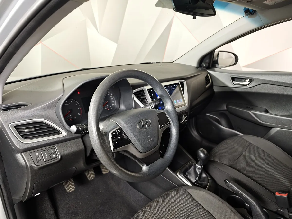 Hyundai Solaris 1.4 MT (100 л.с.) Comfort Серебристый в АВИЛОН. Слайд №17