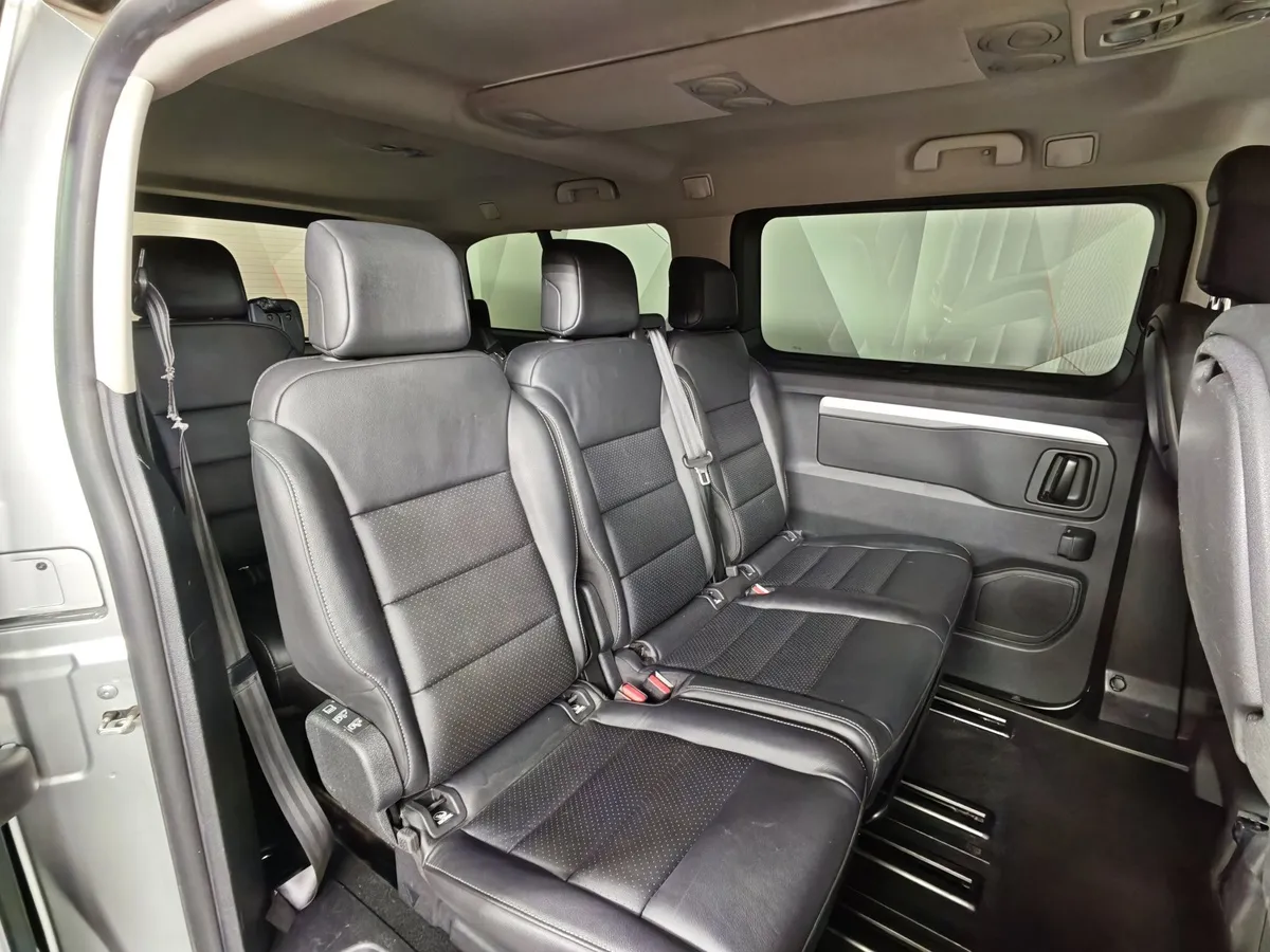 Peugeot Traveller Business 2.0 Hdi AT (150 л.с.) VIP Серый в АВИЛОН. Слайд №15
