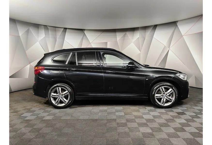 АВИЛОН - BMW X1 20i xDrive Steptronic AT (192 л.с.) M Sport Черный - slide 3