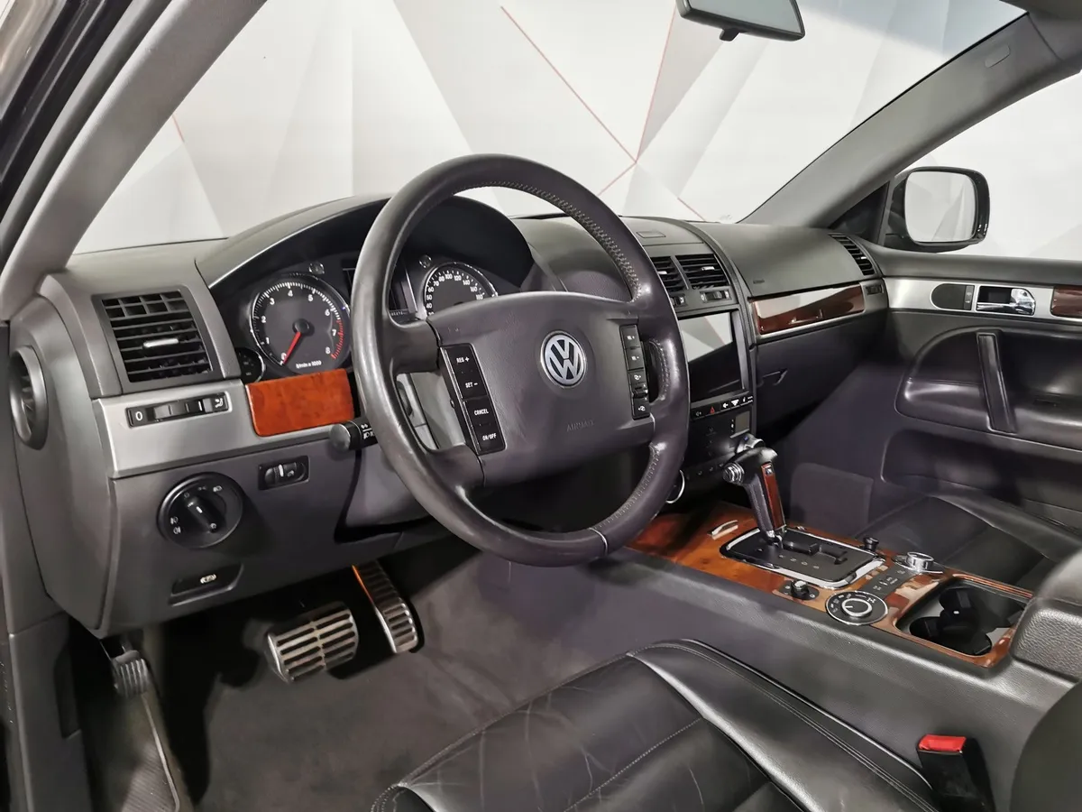 Volkswagen Touareg 3.2 Tiptronic (220 л.с.) Черный в АВИЛОН. Слайд №18