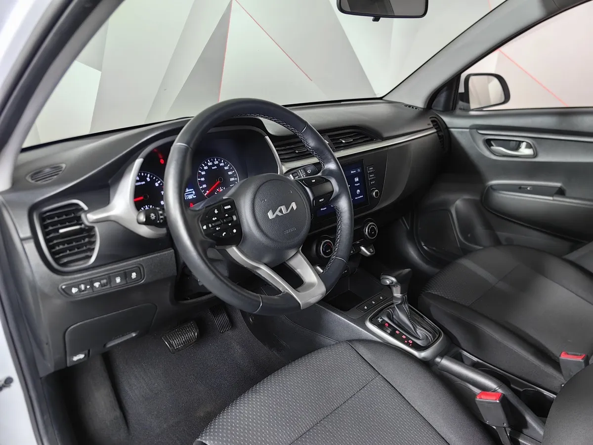 Kia Rio 1.6 AT (123 л.с.) Luxe Белый в АВИЛОН. Слайд №19