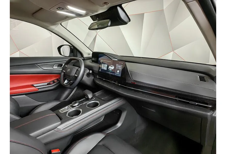 Changan UNI-S 1.5T 7DCT 2WD (181 л.с.) Tech Plus Красный в АВИЛОН. Слайд №13