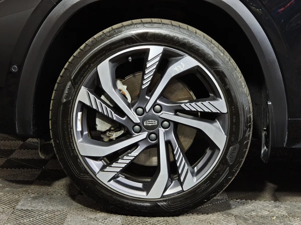 Geely Monjaro 2.0T 8AT 4WD (238 л.с.) Флагман Черный в АВИЛОН. Слайд №9