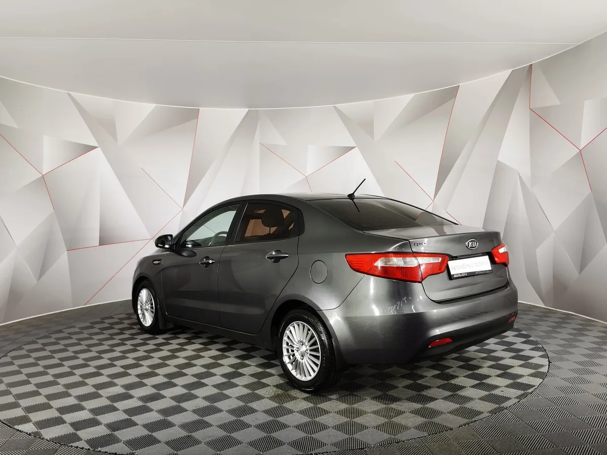 Kia Rio 1.4 AT (107 л.с.) Серый в АВИЛОН. Слайд №4