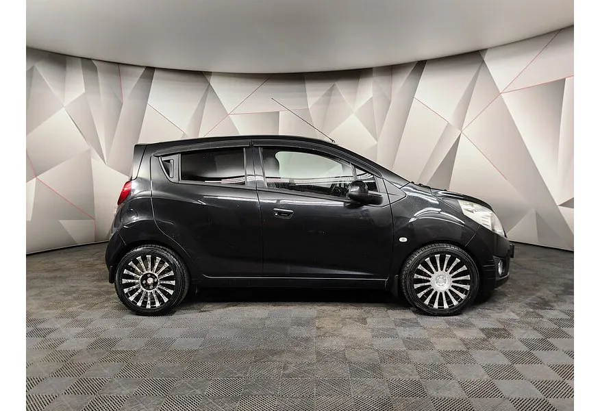Chevrolet Spark 1.0 AT (68 л.с.) LS Черный в АВИЛОН. Слайд №6 Chevrolet Spark 1.0 AT (68 л.с.) LS Черный в АВИЛОН. Слайд №6