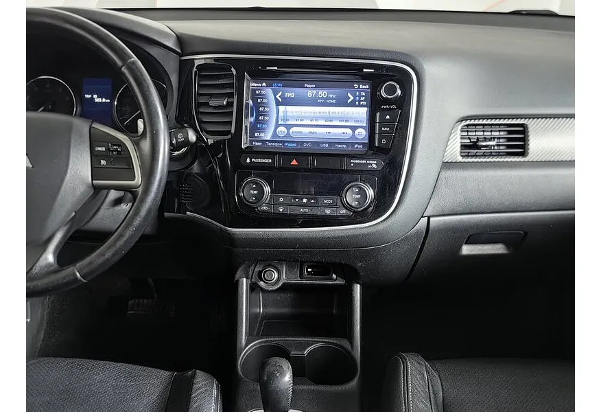 Mitsubishi Outlander 2.4 CVT 4WD (167 л.с.) Черный в АВИЛОН. Слайд №14