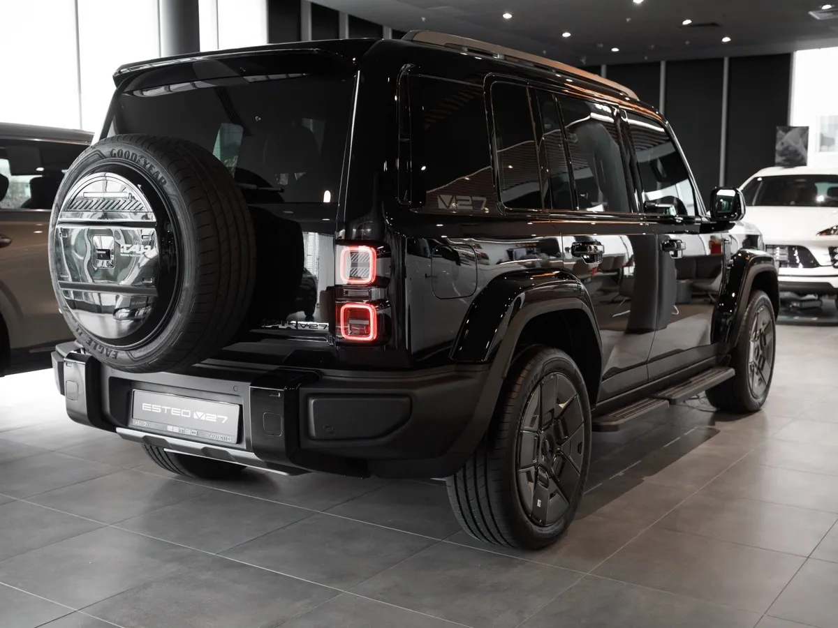 ESTEO V27 1.5h REEV AT 4WD (456 л.с.) Премиум Черный в АВИЛОН. Слайд №6