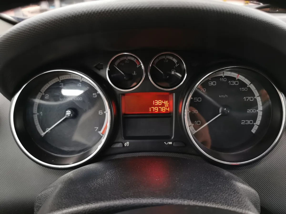 Peugeot 308 1.6 VTi AT (120 л.с.) Черный в АВИЛОН. Слайд №17