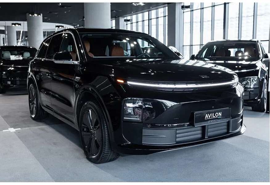 Li Auto L6 1.5 AT 4WD (150 л.с.) Pro Черный в АВИЛОН. Слайд №2