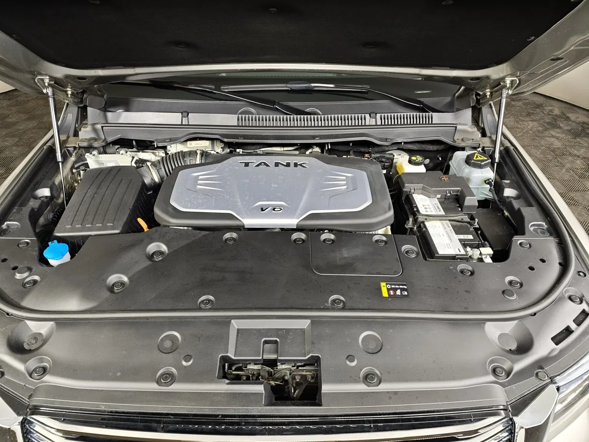 TANK 500 3.0 Turbo V6 AT 4WD (299 л.с.) Премиум Серебристый в АВИЛОН. Слайд №11