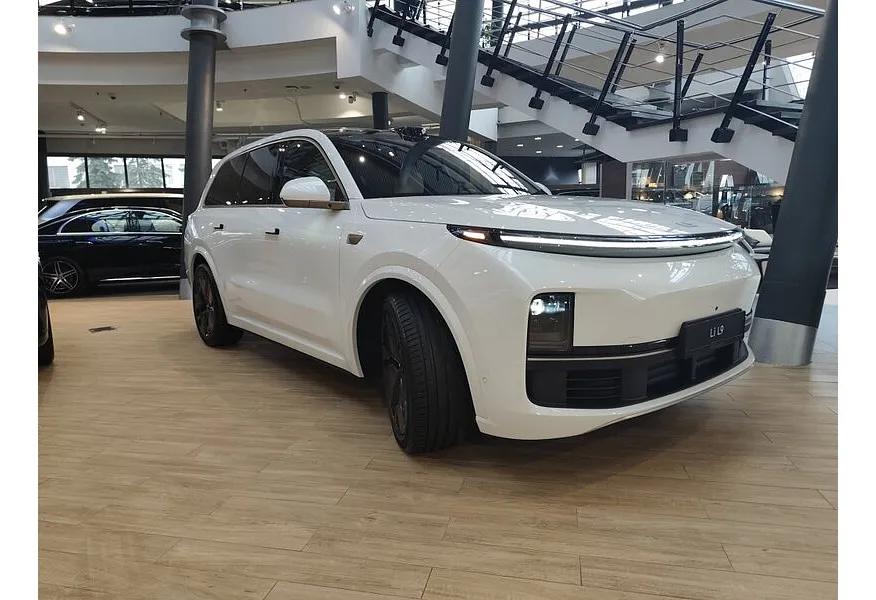 Li Auto L9 1.5 AT 4WD (449 л.с.) Ultra Белый в АВИЛОН. Слайд №2