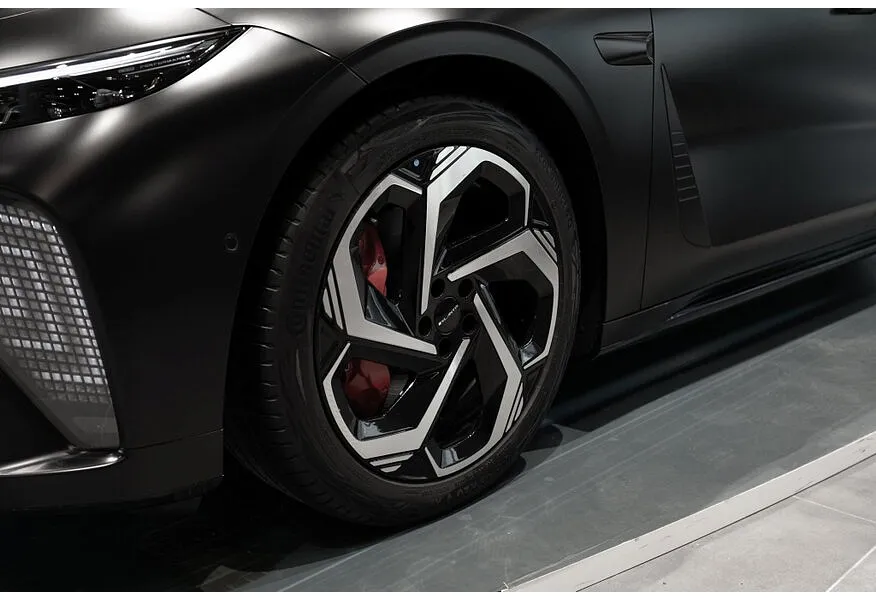 EXEED Exlantix ES 1.5 DHT 4WD (469 л.с.) REEV Sport Черный в АВИЛОН. Слайд №12