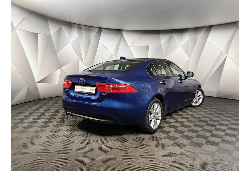 Jaguar XE 2.0 D AT AWD (180 л.с.) S Синий в АВИЛОН. Слайд №2