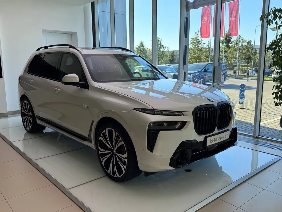 BMW X7 xDrive40i Steptronic (381 л.с.) Белый в АВИЛОН. Слайд №1