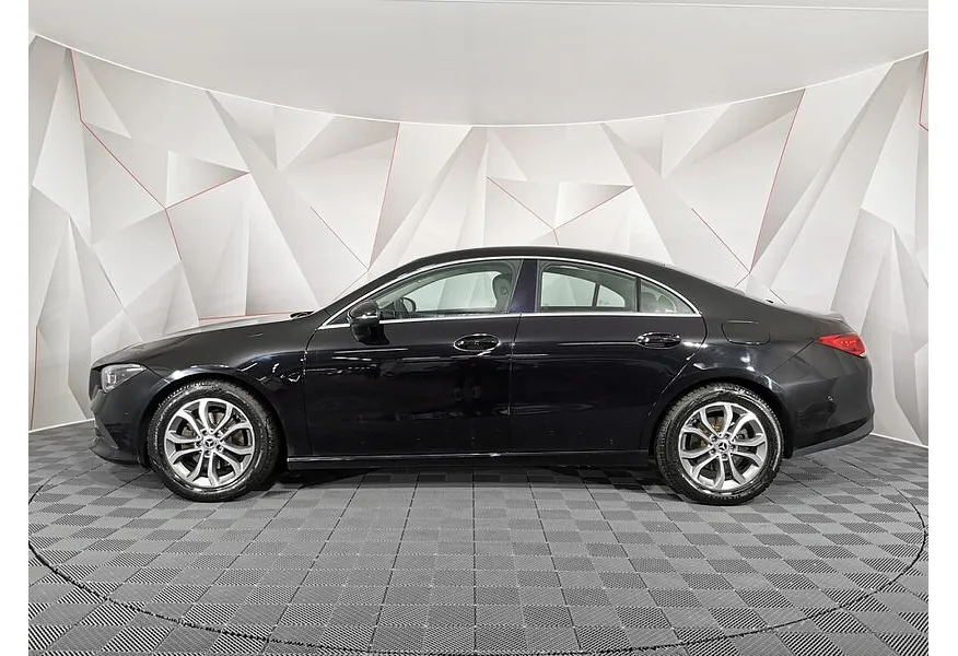 Mercedes-Benz CLA 200 7-G DCT (150 л.с.) Черный в АВИЛОН. Слайд №3
