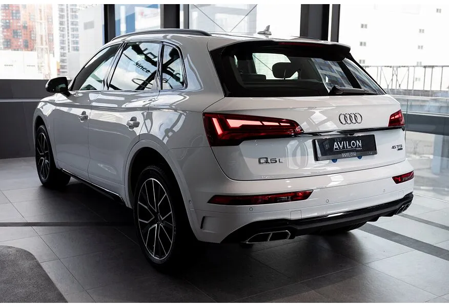 Audi Q5 L 2.0 TFSI S tronic quattro (245 л.с.) Luxury Dynamic Белый в АВИЛОН. Слайд №6