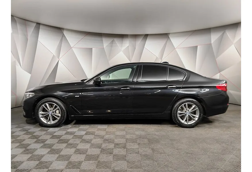 BMW 5 серия 530i xDrive Steptronic (249 л.с.) Черный в АВИЛОН. Слайд №5
