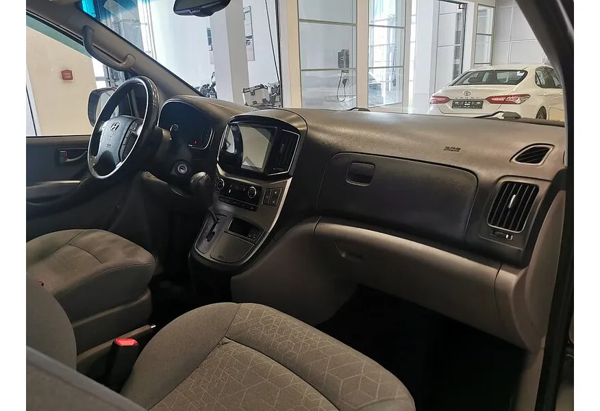 Hyundai H-1 2.4 AT (173 л.с.) Comfort Черный в АВИЛОН. Слайд №12