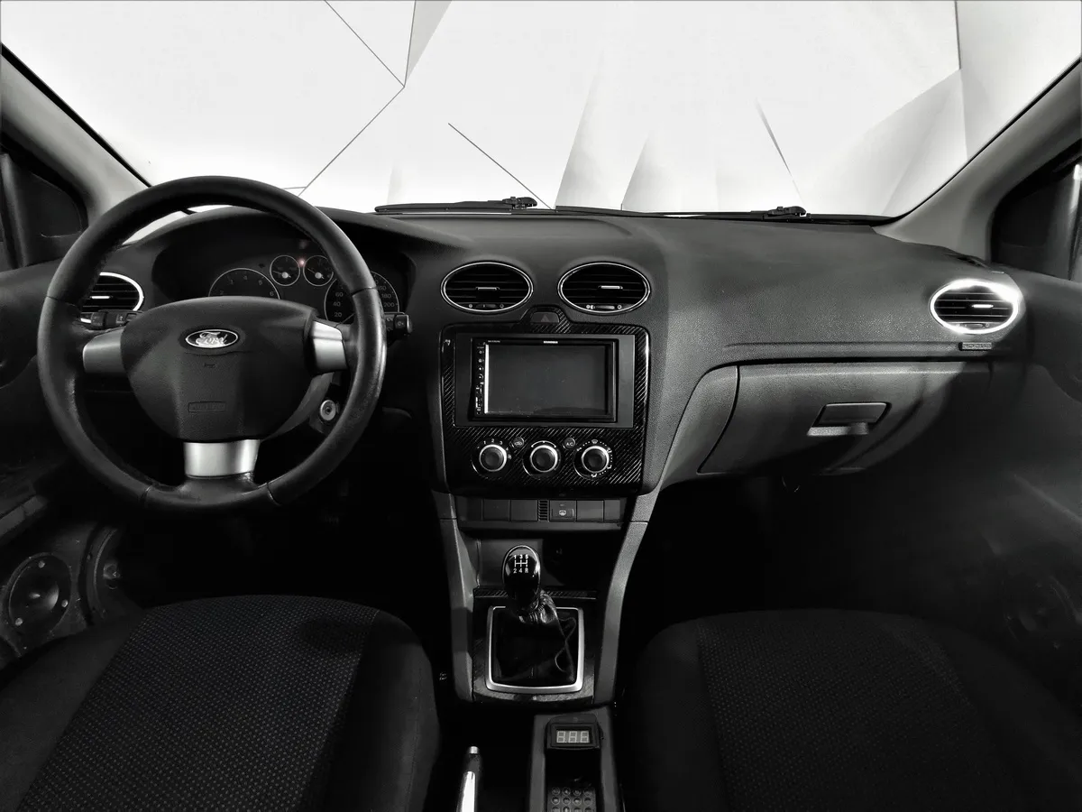 Ford Focus 1.8 MT (125 л.с.) Ghia Серебристый в АВИЛОН. Слайд №12