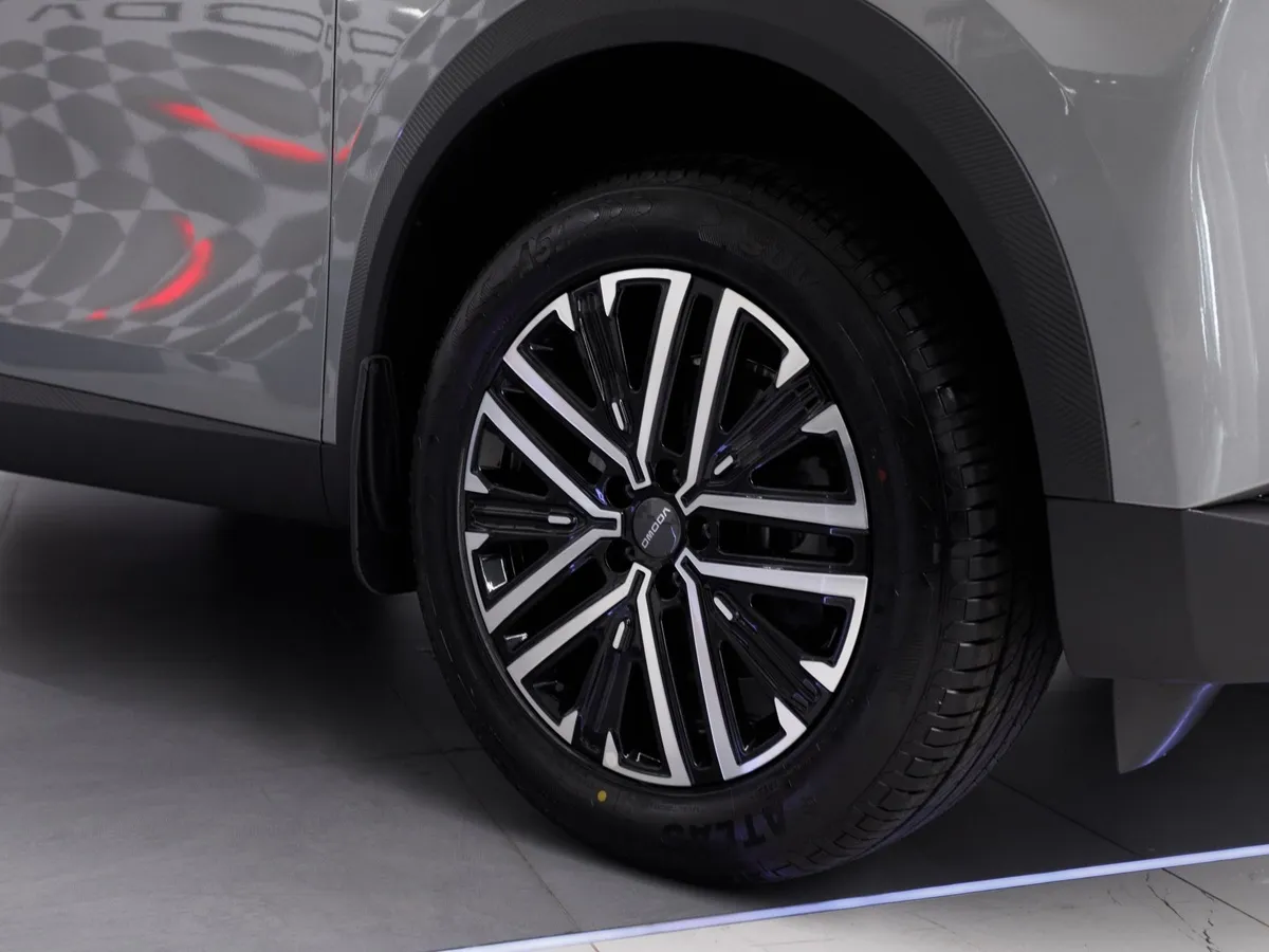 OMODA C7 1.6 DCT 4WD (150 л.с.) Драйв Серебристый в АВИЛОН. Слайд №15