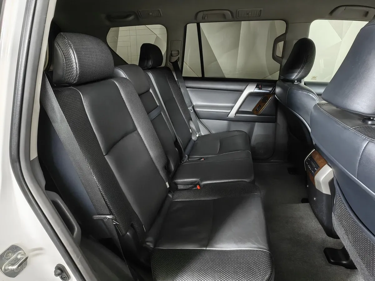 Toyota Land Cruiser Prado 3.0 D AT 4WD (5 мест) (173 л.с.) Белый в АВИЛОН. Слайд №16