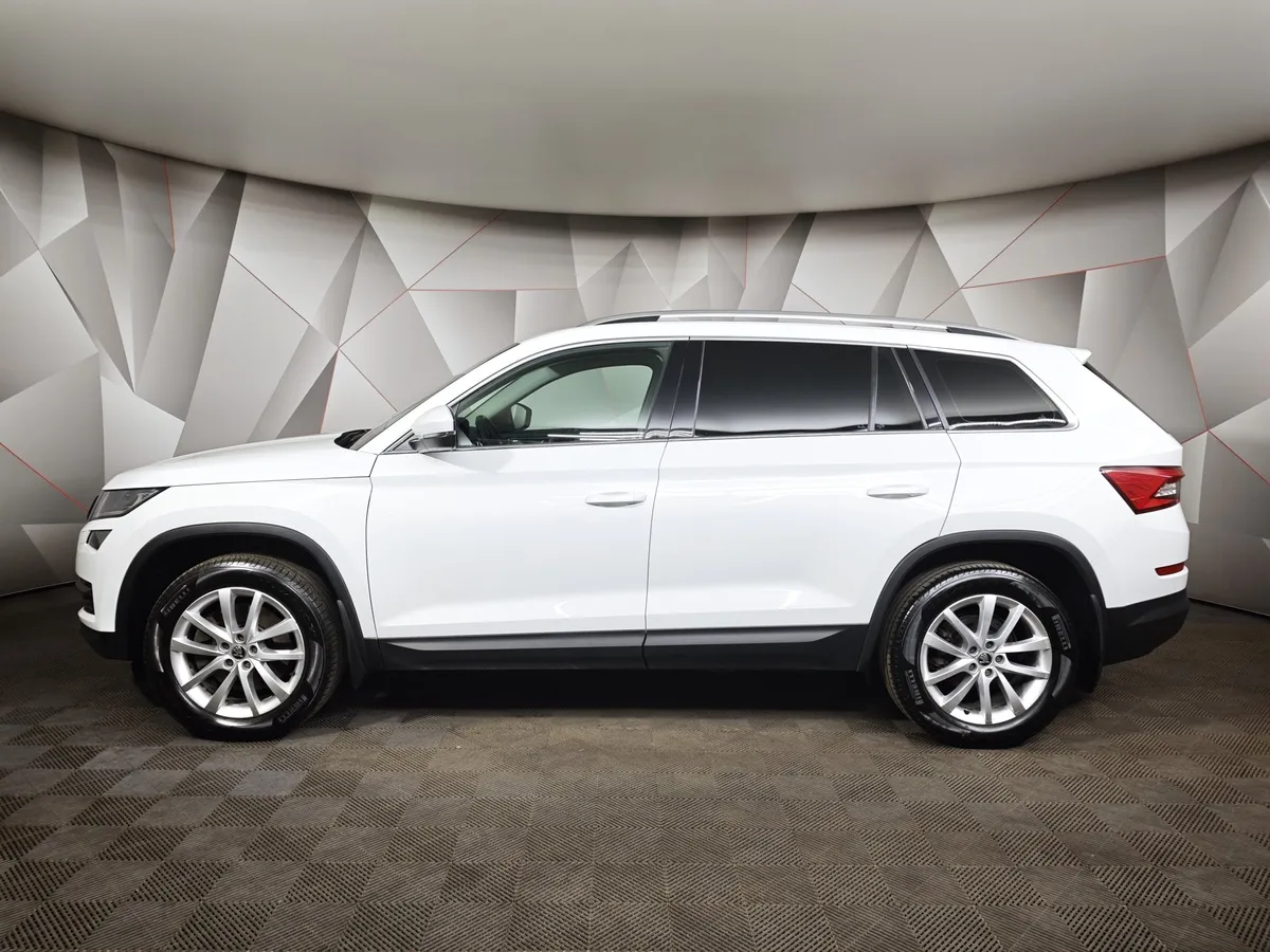 Skoda Kodiaq 2.0 TSI DSG 4X4 (180 л.с.) Белый в АВИЛОН. Слайд №5