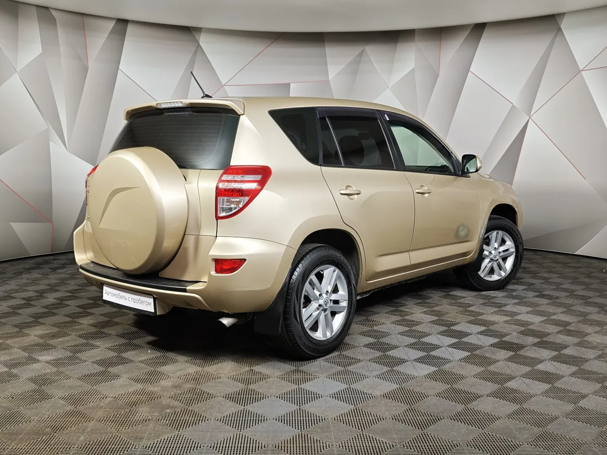 Toyota RAV4 2.0 MT FWD (158 л.с.) Бежевый в АВИЛОН. Слайд №2