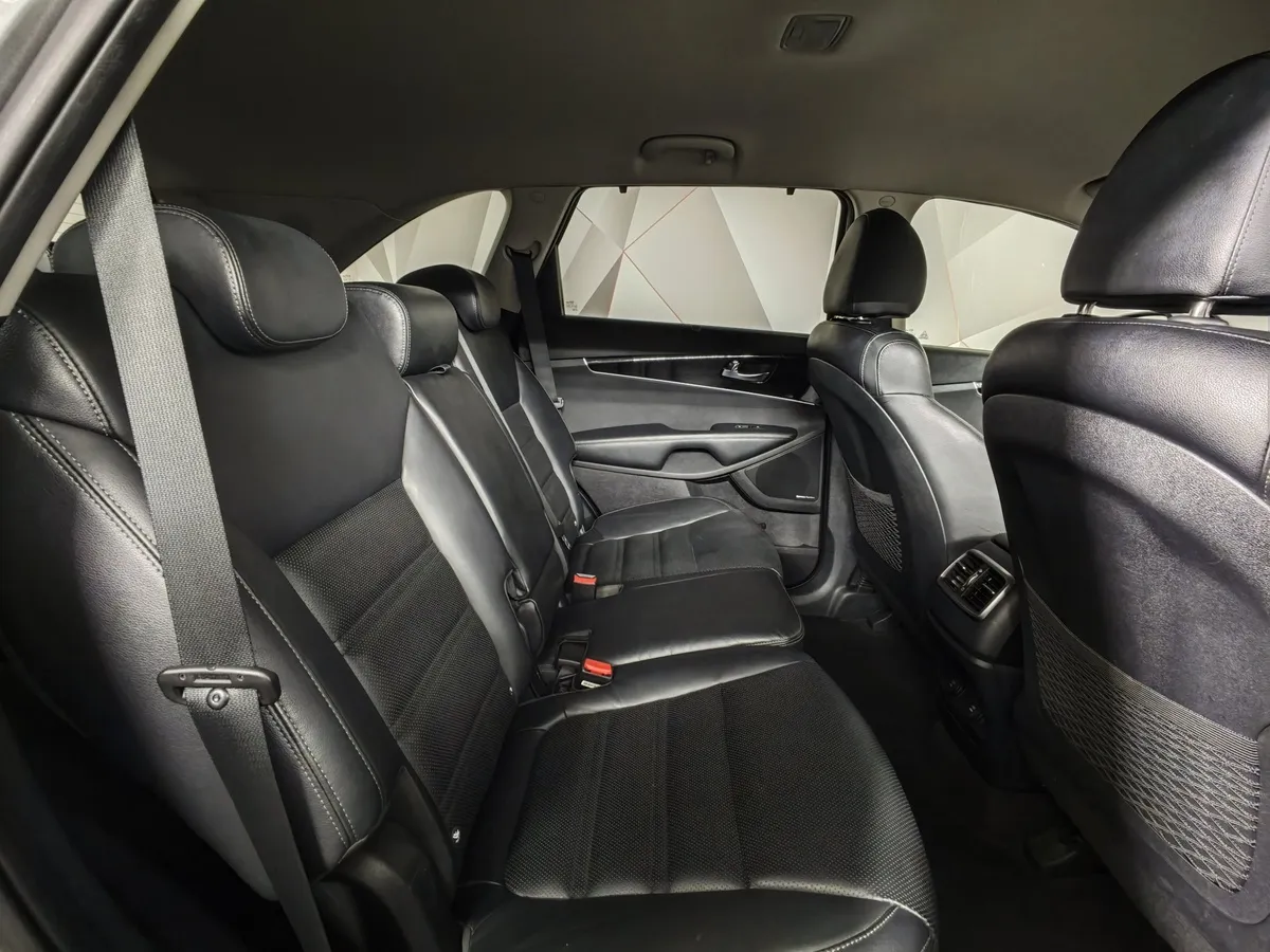 Kia Sorento 2.4 GDI AT AWD (188 л.с.) Prestige Серый в АВИЛОН. Слайд №15