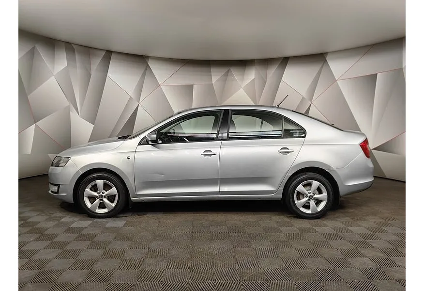 Skoda Rapid 1.6 MT (105 л.с.) Серебристый в АВИЛОН. Слайд №3