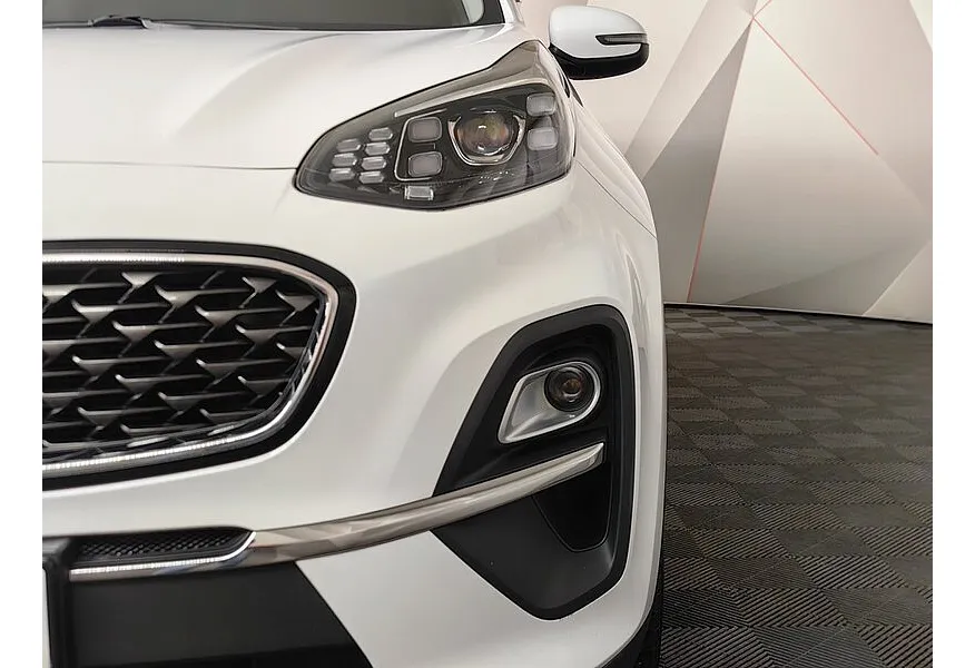 Kia Sportage 2.0 AT 2WD (150 л.с.) Luxe Black Edition Белый в АВИЛОН. Слайд №10