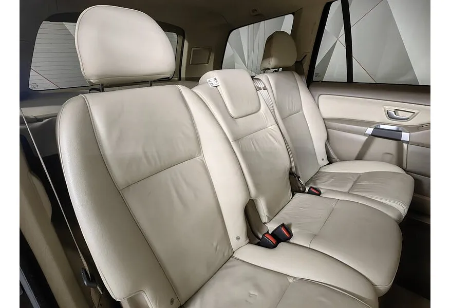 Volvo XC90 2.5 T5 Geartronic AWD (5 мест) (210 л.с.) Черный в АВИЛОН. Слайд №17