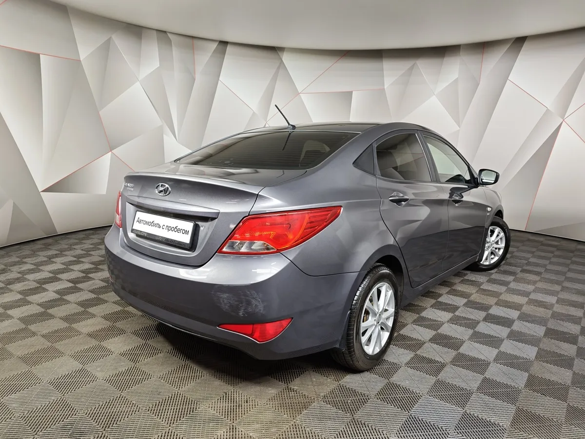 Hyundai Solaris 1.6 MT (123 л.с.) Comfort Серый в АВИЛОН. Слайд №2