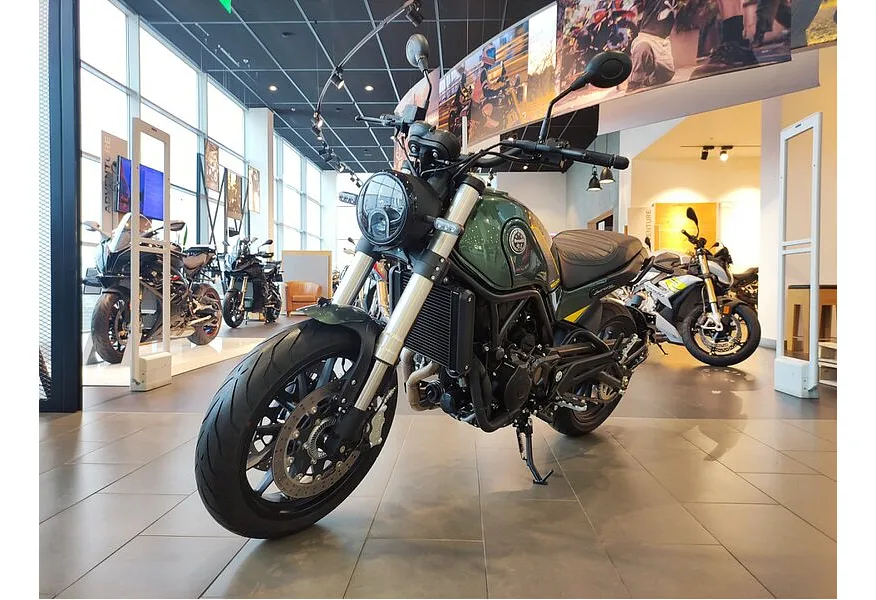 АВИЛОН - Benelli Leoncino 500 500 см³ (47 л.с.) 500 Зеленый - slide 0