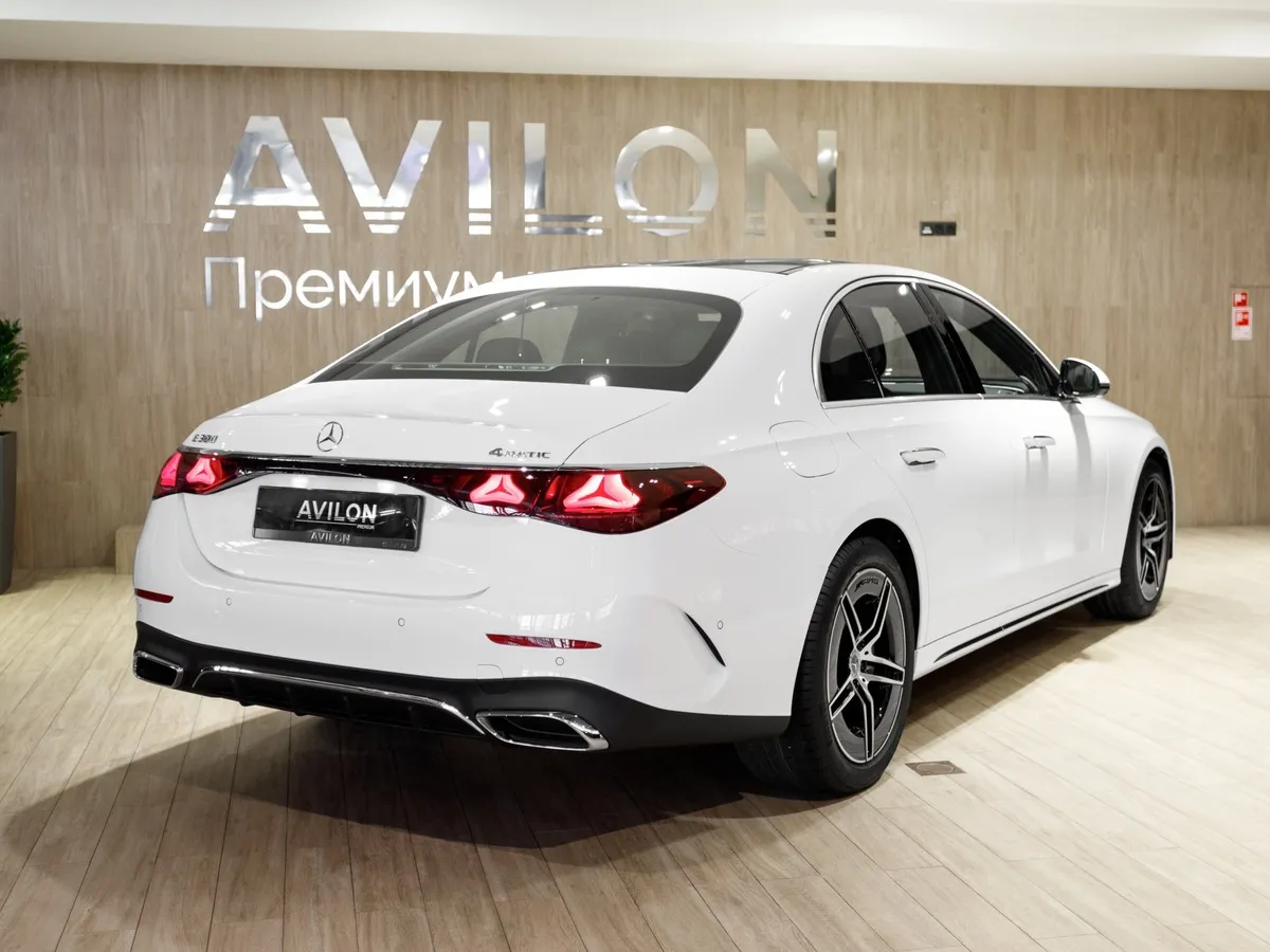 Mercedes-Benz E-Класс E 300 4MATIC (258 л.с.) Белый в АВИЛОН. Слайд №4