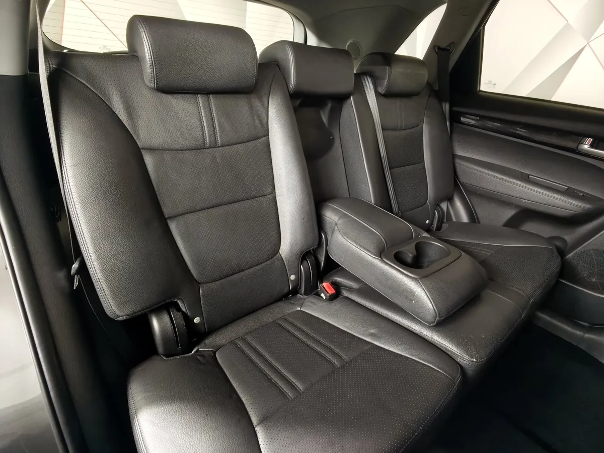 Kia Sorento 2.4 AT 4WD (175 л.с.) Comfort Серый в АВИЛОН. Слайд №17