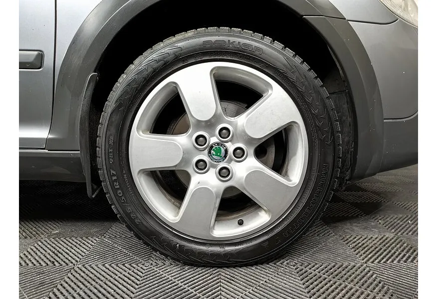 Skoda Octavia 1.8 TSI MT 4x4 (152 л.с.) Scout Серый в АВИЛОН. Слайд №9