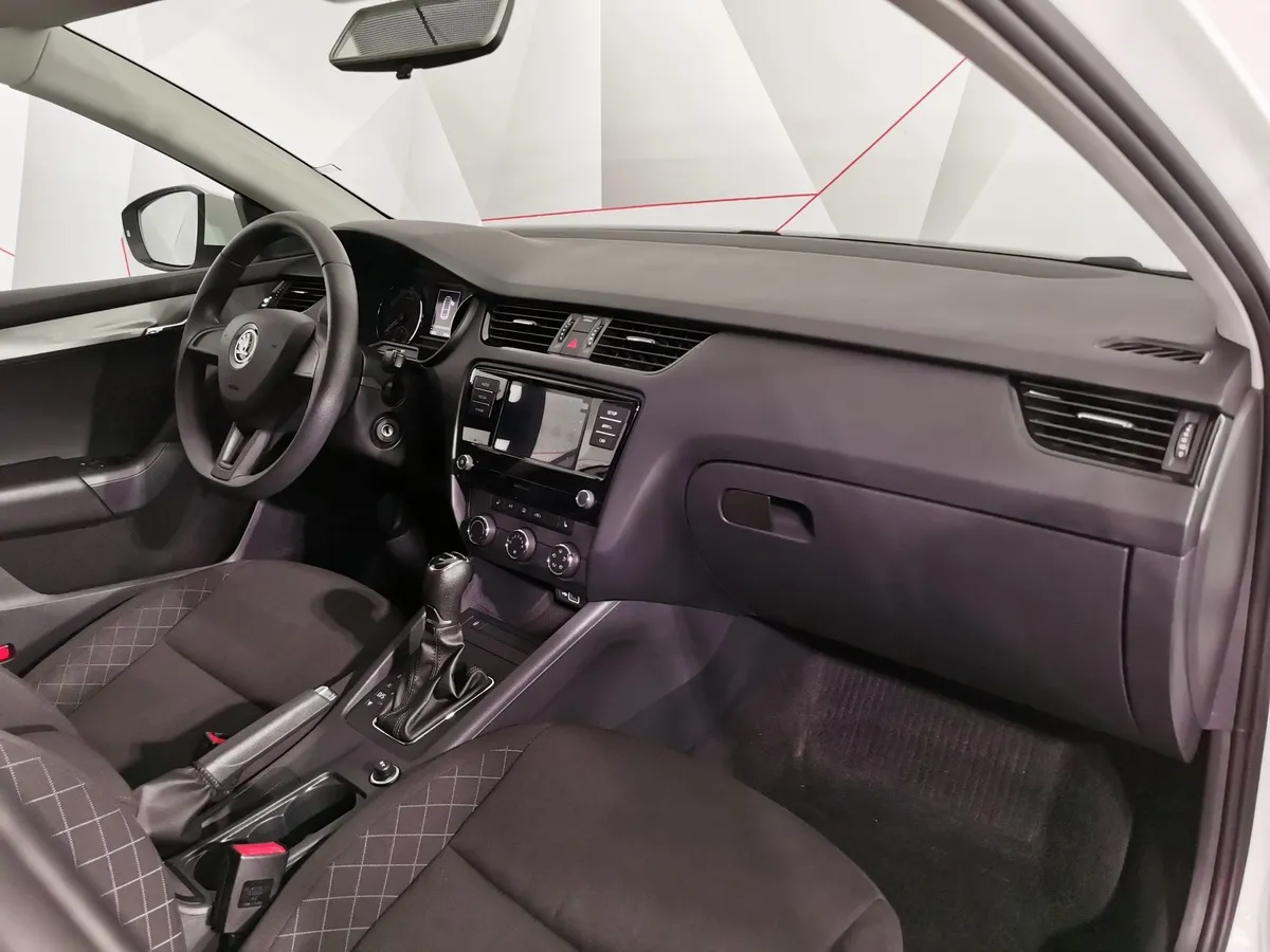 Skoda Octavia 1.6 AT (110 л.с.) Белый в АВИЛОН. Слайд №12
