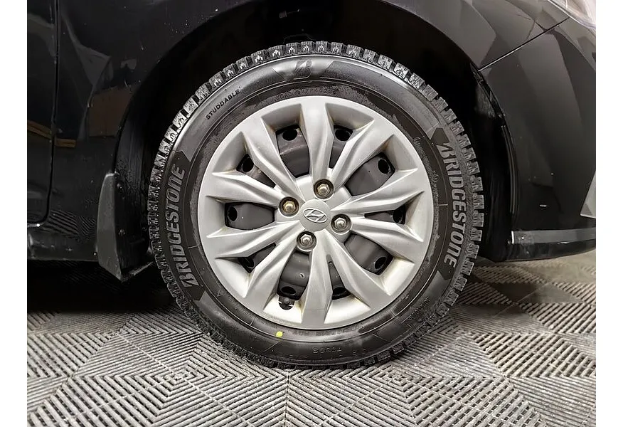 Hyundai Solaris 1.6 AT (123 л.с.) Comfort Черный в АВИЛОН. Слайд №9