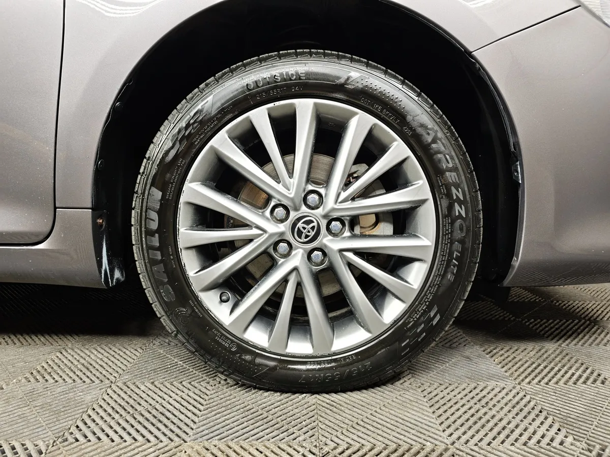 Toyota Camry 2.5 AT (181 л.с.) Стандарт Серый в АВИЛОН. Слайд №9